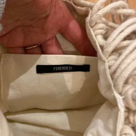 NWOT Forever 21 small macrame bag - Picture 3 of 3